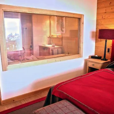 Villars Alpine Retreat 4 Bed, 4 Bath Ski-inski-out *