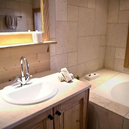 Alpesi faház Villars Alpine Retreat 4 Bed, 4 Bath Ski-inski-out *